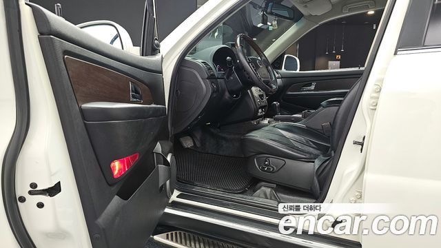 SsangYong Rexton 2013 thumb 11