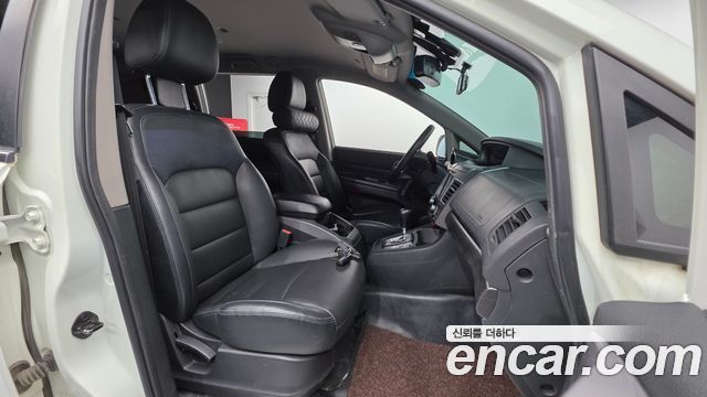 SsangYong Korando 2017 thumb 10