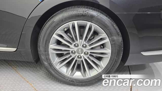 Genesis G90 2017 thumb 6