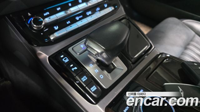 Genesis G90 2017 thumb 10