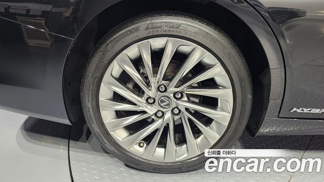 Lexus ES 2019 thumb 6