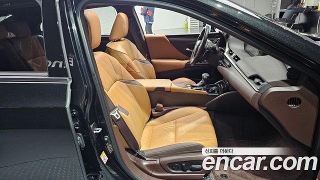 Lexus ES 2019 thumb 10