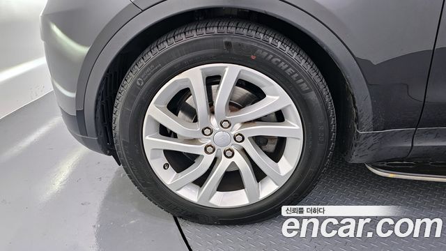 Land Rover Discovery 2017 thumb 6