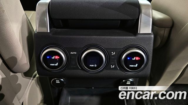 Land Rover Discovery 2017 thumb 12