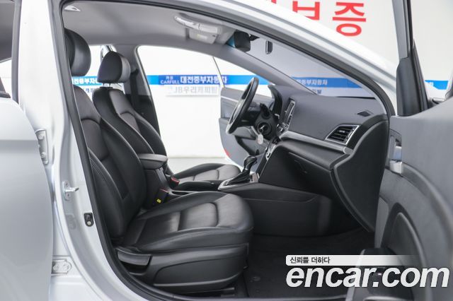 Hyundai Avante 2016 thumb 11