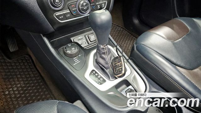 Jeep Cherokee 2015 thumb 10