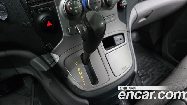 Hyundai Starex 2015 thumb 10