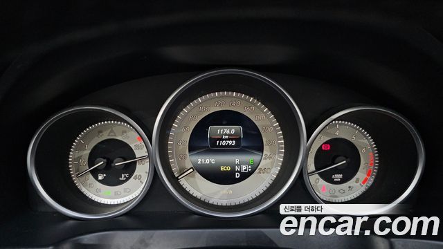 Mercedes-Benz E-Class 2017 thumb 8