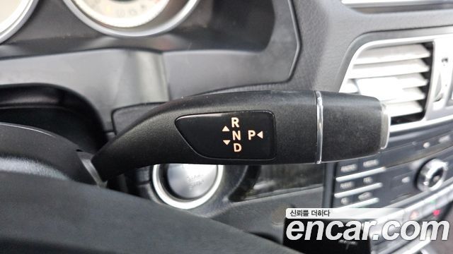 Mercedes-Benz E-Class 2017 thumb 9