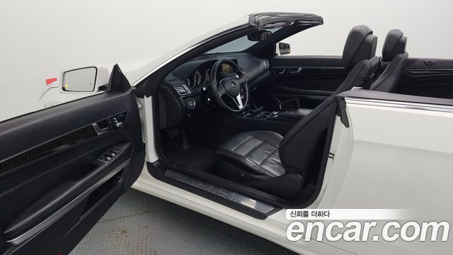 Mercedes-Benz E-Class 2017 thumb 10