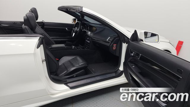 Mercedes-Benz E-Class 2017 thumb 12