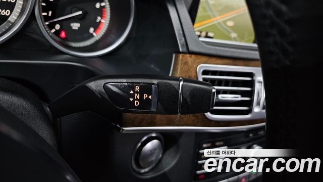 Mercedes-Benz E-Class 2016 thumb 9