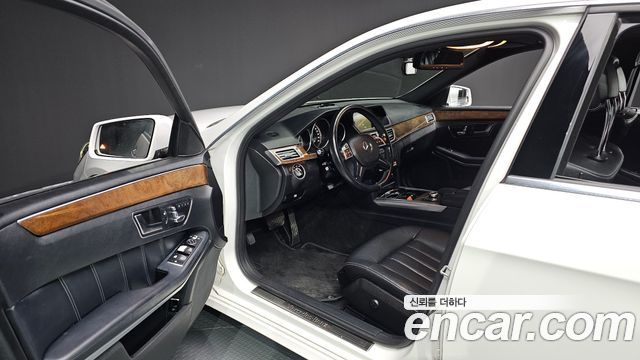 Mercedes-Benz E-Class 2016 thumb 10