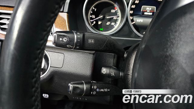Mercedes-Benz E-Class 2016 thumb 11
