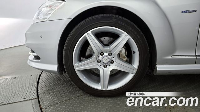 Mercedes-Benz S-Class 2011 thumb 6