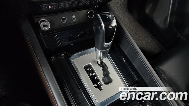 SsangYong Rexton 2017 thumb 10