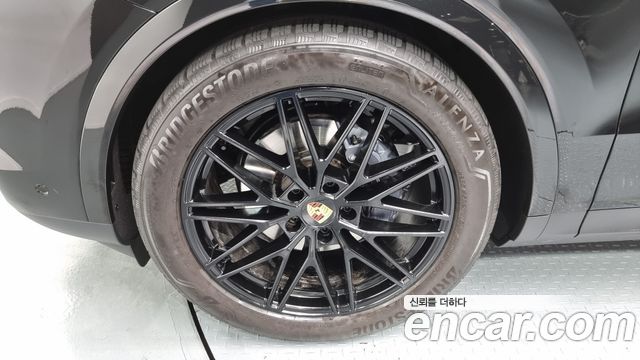 Porsche Cayenne 2024 thumb 6
