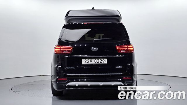 Kia Carnival 2018 thumb 4