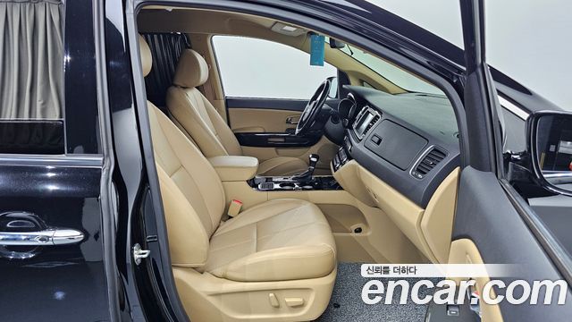 Kia Carnival 2018 thumb 10