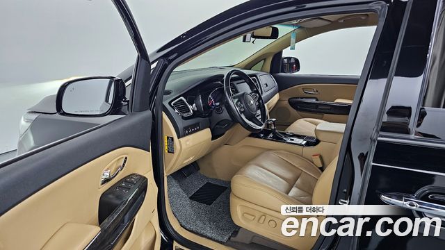 Kia Carnival 2018 thumb 12
