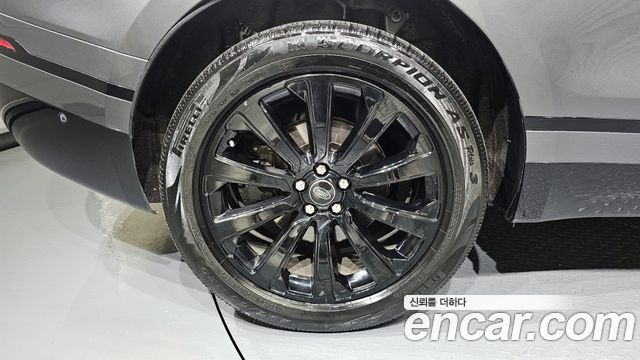 Land Rover Range Rover Velar 2017 thumb 6