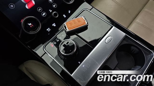 Land Rover Range Rover Velar 2017 thumb 10