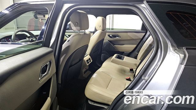 Land Rover Range Rover Velar 2017 thumb 12