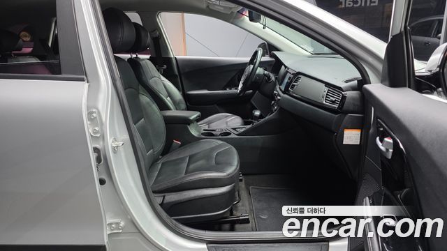 Kia Niro 2018 thumb 12