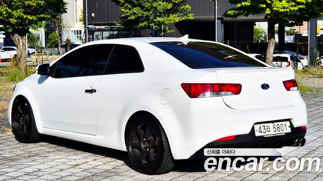 Kia Carens 2010 thumb 5