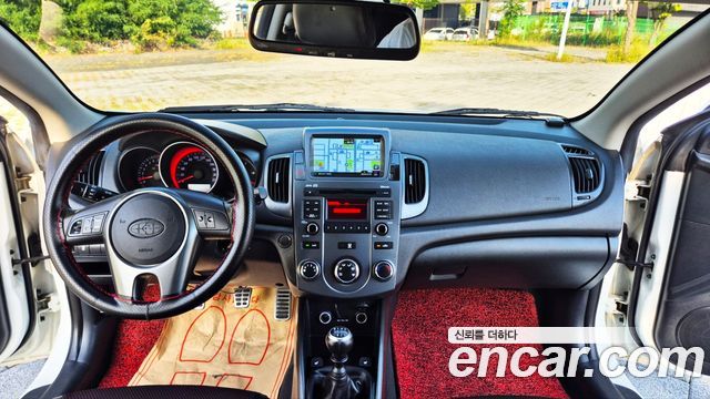 Kia Carens 2010 thumb 8