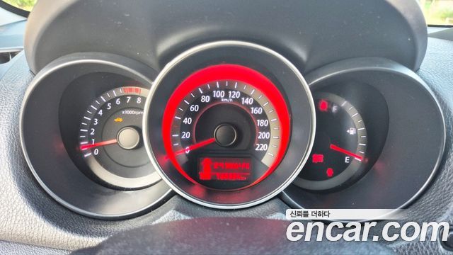 Kia Carens 2010 thumb 10
