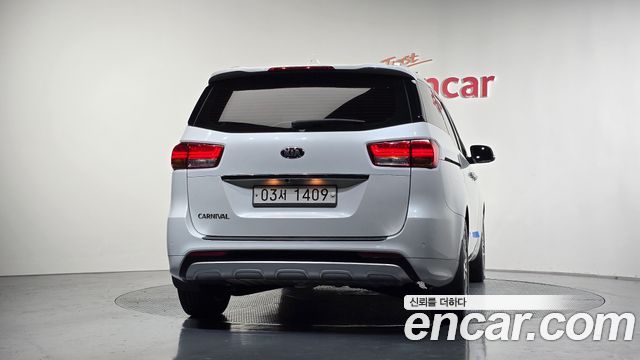 Kia Carnival 2018 thumb 5