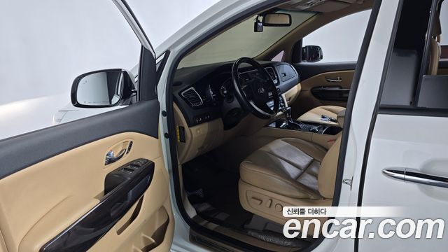 Kia Carnival 2018 thumb 11