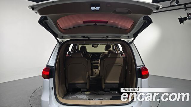 Kia Carnival 2018 thumb 12