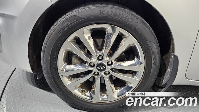 Kia Carnival 2014 thumb 6