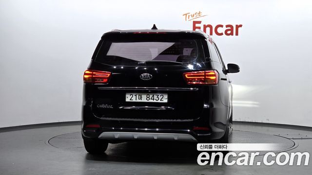 Kia Carnival 2018 thumb 5