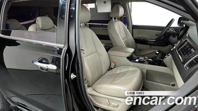 Kia Carnival 2018 thumb 11
