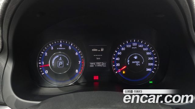 Hyundai i40 2013 thumb 8