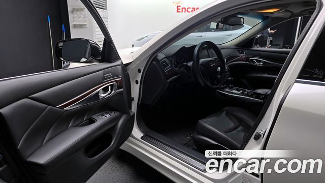 Infiniti Q70 2019 thumb 10