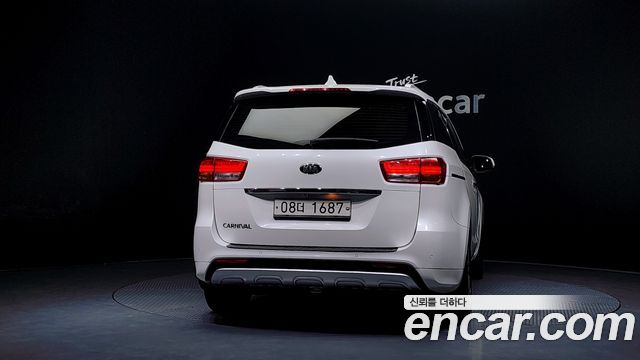 Kia Carnival 2017 thumb 5