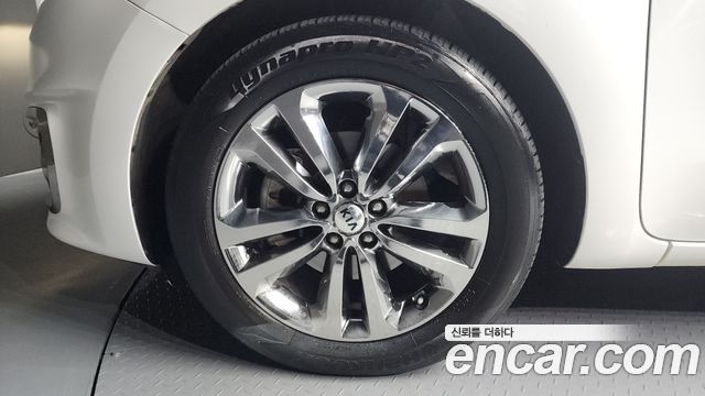 Kia Carnival 2017 thumb 6