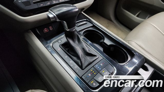 Kia Carnival 2017 thumb 10