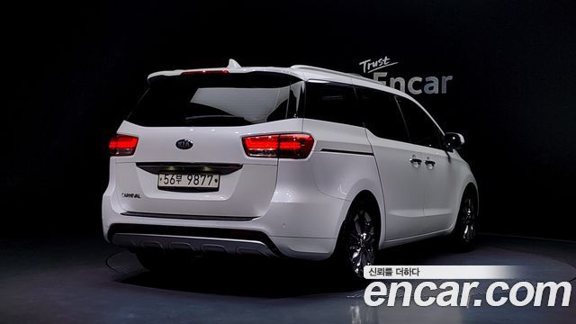 Kia Carnival 2015 thumb 2