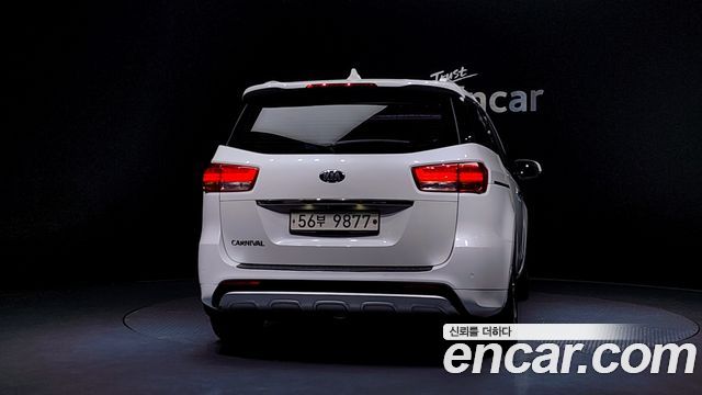 Kia Carnival 2015 thumb 4
