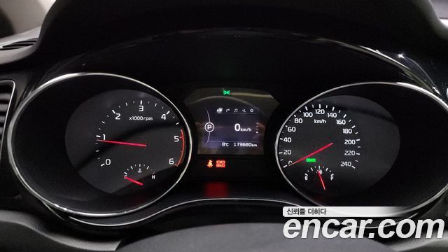 Kia Carnival 2015 thumb 8