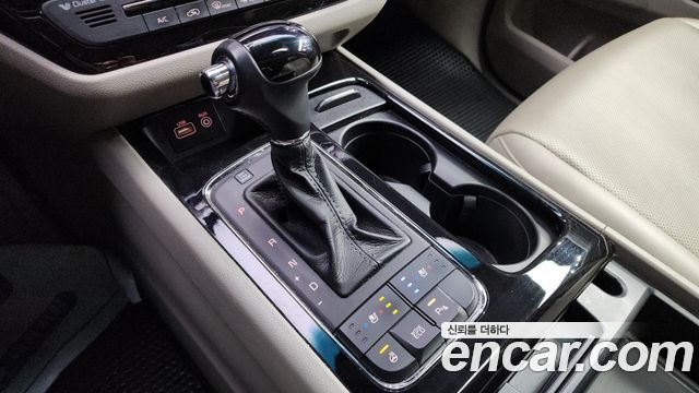 Kia Carnival 2015 thumb 9