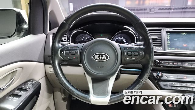 Kia Carnival 2015 thumb 11