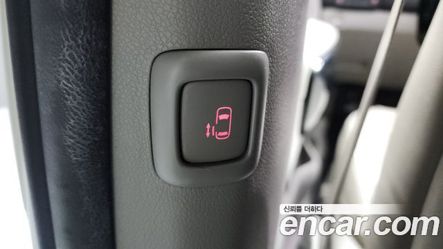 Kia Carnival 2015 thumb 12