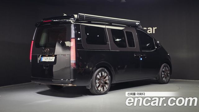 Hyundai Staria 2023 thumb 3