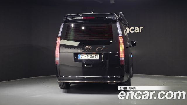 Hyundai Staria 2023 thumb 5